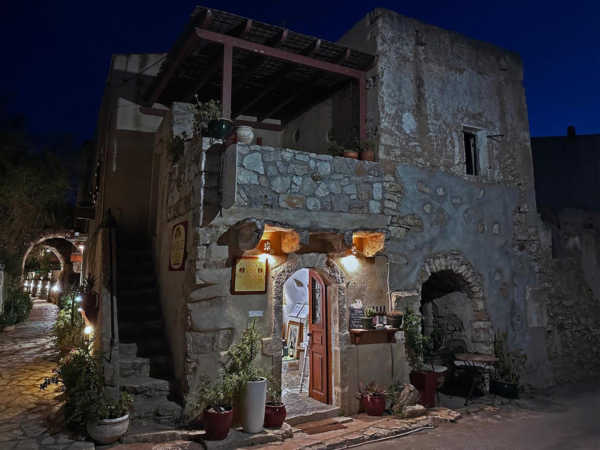 Porfyrousa Traditional Hotel Milopotamos  Exterior photo